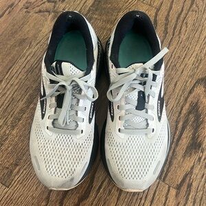 Brooks adrenaline GTS